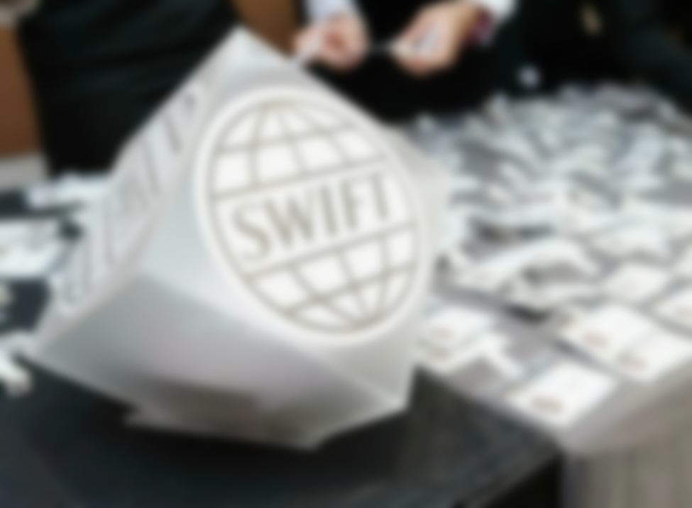 Чем грозит отключение от Swift гражданам России