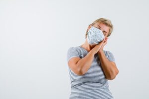 Коронавирус: как проявляется инфекция, если болят уши и голова j1551xxvah74tfr55k