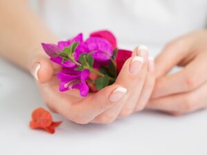 Летний маникюр 2022: самые стильные дизайны ногтей vrg59o1icntzejm90q