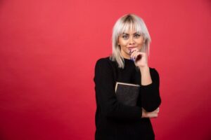 Идеи причёсок на 1 сентября для волос средней длины в 2021 году weztam8wnv1s3hav6n